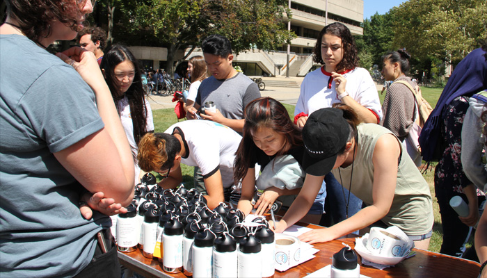 Students sign pledge to reuse water bottle