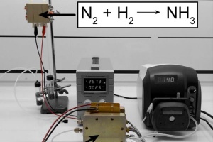 The ammonia synthesizing device built by the Mathiram Lab research team